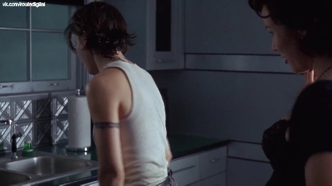 Bound (1996) - Jennifer Tilly & Gina Gershon