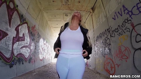 Bubble-butt Beach - Blondie Fesser