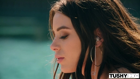 I Love To Gape in 4k - Lana Rhoades