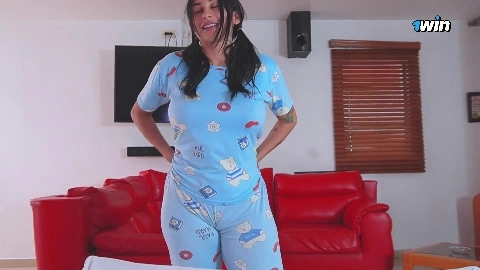 Mi Hermanastro Decubre Mos Videos Porno Y Tengo Que Follar Para Que No Hable! - Jenifer Play
