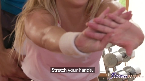 Personal Trainer & Flexible Babe - Vinna Reed