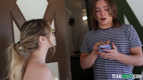 “I’ve Never Fucked a Stranger Before…” Bubble Butts & Swan Boats! - Aria Banks