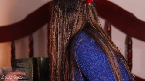 Prueba un pene por primera vez - Little Tina