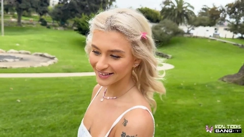 Blue Eyed Gal With Shaved Pussy Gets Stretched Out