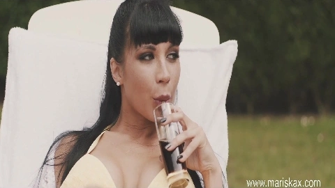 Valentina Ricci - Summer Sex - Valentina Takes Bbc