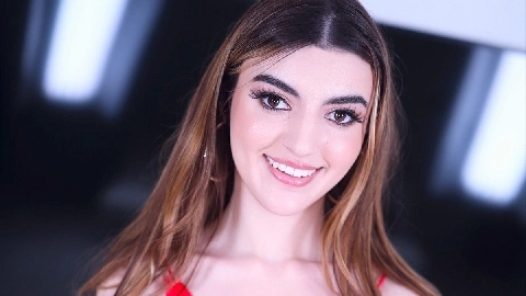 Julia James - Amateur Allure