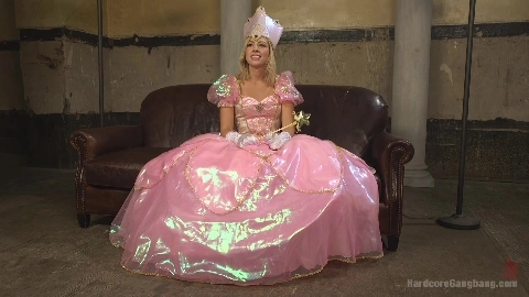 Princess Peach Gets Fucked By Her Kingdom - Zoey Monroe