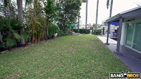 Kira Finds Good Dick [HD Porn] - Kira Perez