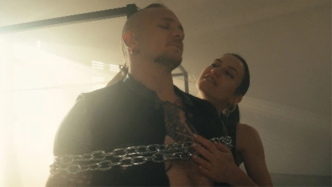 Red Session - Miss Flora