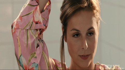 Antonia Sainz Bath Time - SexArt