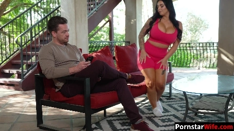 Payton Preslee and her husband invite a stranger up to their hotel room - Payton Preslee