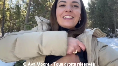 Pov Blowjob Je Suce Une Grosse Bite Dans La Neige Et Javale Le Sperme - Ava Moore