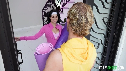 Evie Christian - ExxxtraSmall