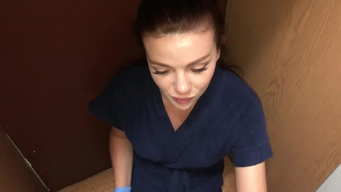 Girl In Gloves Made A Blowjob While Cleaning - Luna Roulette