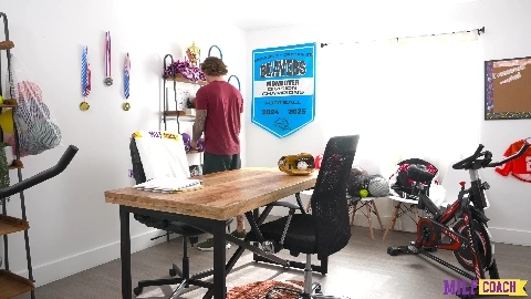 Coach Says A Clean Cock Wins Games - Paris Lincoln