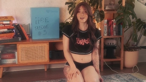 Lana Bee answering questions