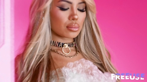 Luna Luxe - FreakyFembots