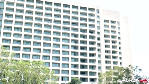 Lexi Luna, an executive at the hotel, is attending to her guest.