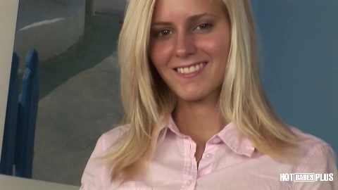 Blonde Amateur Fucks Like A True Professional - Candy CatAlex S