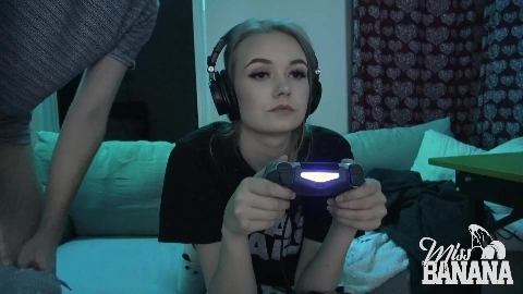 Gamer Girl Multitasks! - Miss Banana
