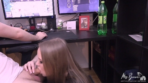 Best girlfriend sucks off boyfriend while he plays a game! - Miss Banana