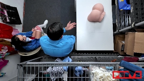 Lily Jordan - Shoplyfter