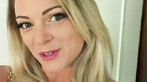 Gourmandise 20 Restaurant et Baise avec un Fan - Tiffany Leiddi