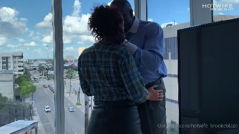 M33t Me In Dallas Nightstand View 28 Min. Thi - Hotwife Brooke Blaze