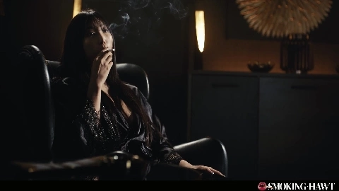 Emiri Momota - SmokingHawt - Emiri