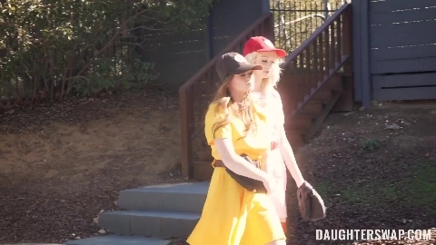 Horny Teen Stepdaughters: Home Run