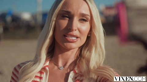 Sexy Blonde Influencer Gets Her Tight Pussy Filled Up