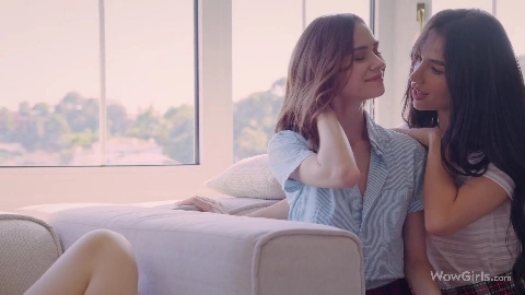 Leona Mia Kinsley White Kama Oxi And Peony Jam - WowGirls