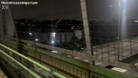 Coelhinha Transa em Cima da Passarela na Rua e no Carro Debaixo de Chuva e Quase Foi Pega - Nayra Castro