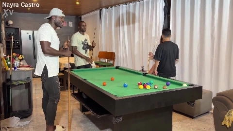 Aprendendo Jogar Sinuca com os Amigos Bbc do Corno - Nayra Castro