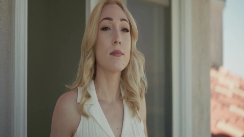 Lily Labeau And Scarlett Alexis The Distraction - BellesaFilms