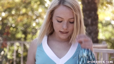 Curvy Blonde Teen Cutie: Cheerleader Breaking Bad