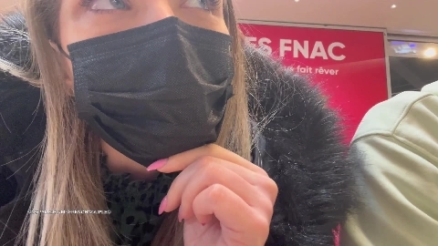 Trio on Me Reconnait Dans Un Centre Commercial Et Ca a Fini Dans Les Toilettes - Marine Rossi