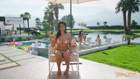 Roxie Sinner Episode - RickysResort