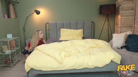 Ria Sunn - FakeHostel