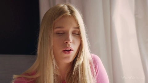Sexy Blonde Teen Cutie: Beautiful & Cute