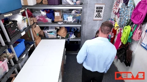 Serena Sterling 2 - Shoplyfter