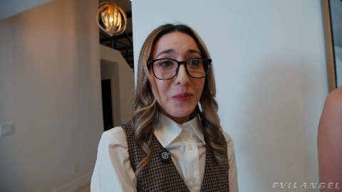 Luna Lovely - EvilAngel