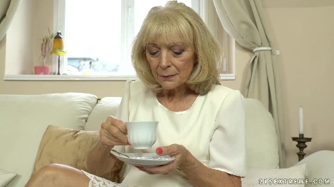 Szuzanne To The Essential - LustyGrandmas