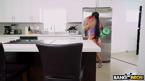 Rose Monroe Fucks Yoga Teacher in 4K