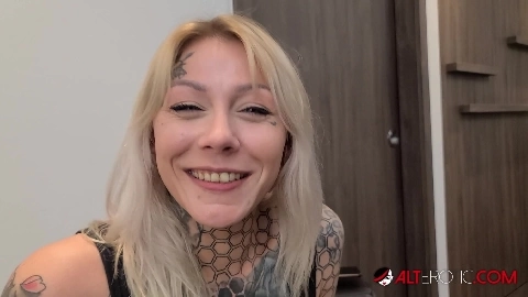 Giving a Blowjob Before Tattooing hersel - Nayomi Sharp