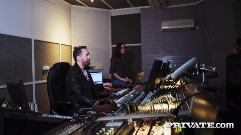 Private - Shi - Official Curvaceous Return