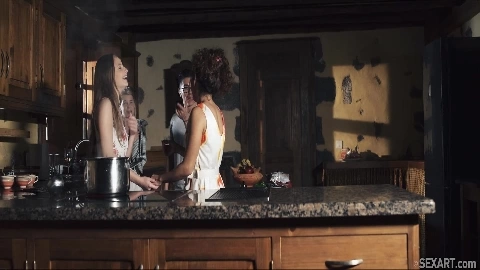 Spanish holidays - Melody Petite & Olivia Sin & Lady Bug