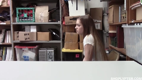Summer Brooks - Shoplyfter