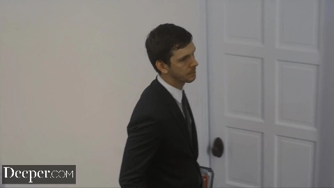 Sexy maid Autumn Falls recevies an unforgettable bonus - Deeper