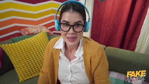 Lady Dee - FakeHostel